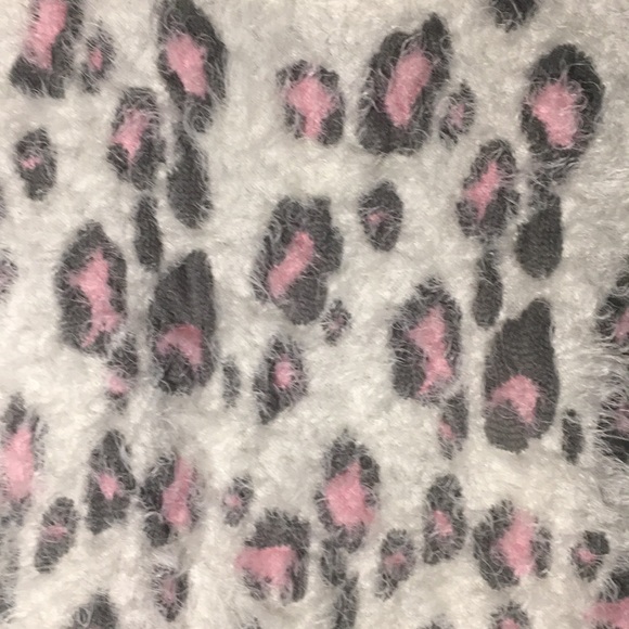Circle animal print fuzzy sweater - Picture 2 of 4